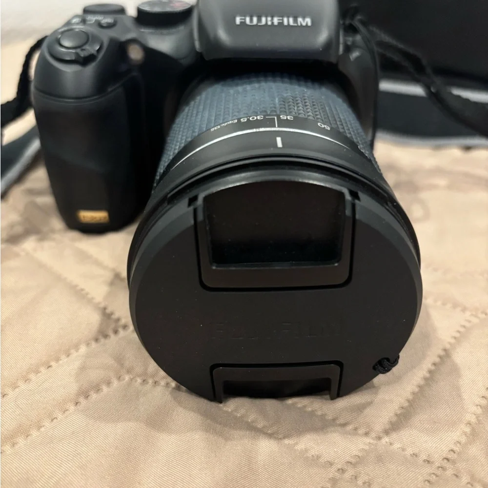 Fujifilm Finepix S200 EXR Digital Camera- Like New!